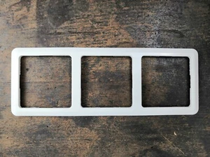 JUNG ST500 3-fach Rahmen Abdeckung Abdeckrahmen 583 creme weiss - Bild 1 von 2