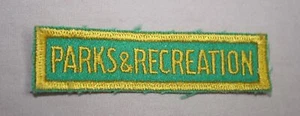 VINTAGE COLLECTIBLE PARKS & RECREATION PATCH  CANADA HAT / JACKET PATCH - Foto 1 di 2