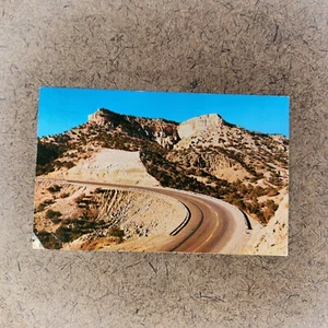 Serpentinen Los Alamos Straße Straße zum Hügel New Mexico Vintage Postkarte verschickt - Bild 1 von 2