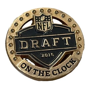 2015 NFL Draft On The Clock goldfarbene Pin 1,5" Football - Bild 1 von 5