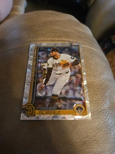 2025 Topps Serie 2 Robert Suárez #633 Lámina Diamante Padres de San Diego - Imagen 1 de 2