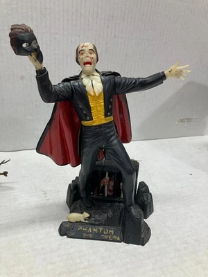 ORIGINAL ISSUE 1963 AURORA  1/8 SCALE PHANTOM OF OPERA PAINTED & BUILT UP KIT - Image 1 of 4