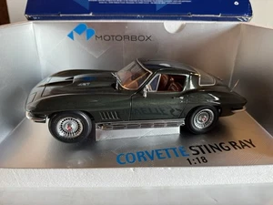 Revell Motorbox 1:18 scale Chevrolet Corvette Sting Ray Sports Car Green, w/ Box - Picture 1 of 16