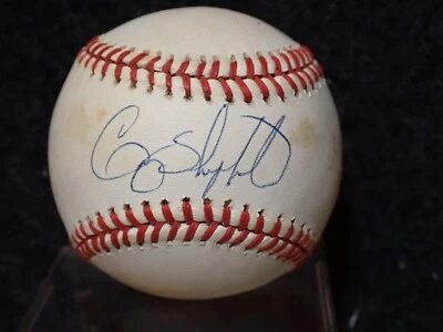 Milwaukee Brewers GARY SHEFFIELD AUTOGRAPH BALL - Image 1 of 2