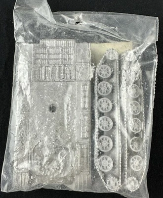 1/76 Scale Russian T72 Tank - White Metal Model Kit - Image 1 of 4