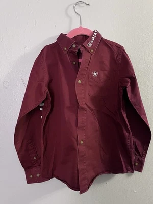 Camisa Ariat Niños Talla XS (7) Logo Borgoña Western Rancher Camisa Abotonada Foto 1 de 4