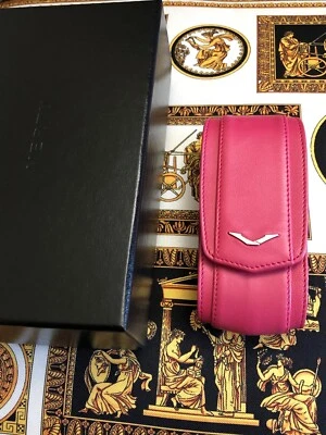 Vertu Ayxta Teléfono Abatible Caramelo ROSA Estuche de Cuero de Becerro con Lazo para Cinturón NUEVO  Foto 1 de 2