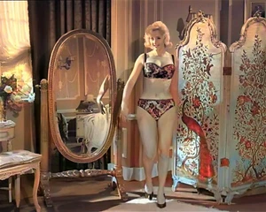 Liz Fraser Carry On Films 10" x 8" Photograph no 300 - Imagen 1 de 1