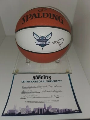 Mini baloncesto Spaulding firmado por Marvin Williams #2 Charlotte Hornets con certificado Foto 1 de 4