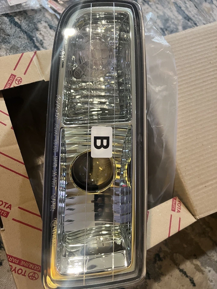 GENUINA LUZ ANTINIEBLA DELANTERA LEXUS LX470 (CONDUCTOR) Foto 1 de 4