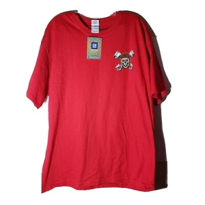 Nueva con etiquetas GM Chevrolet Racing Pirate Skull & Bones Pistons Camiseta Roja para Hombre, Talla XL - Imagen 1 de 10