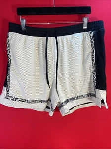 Under Armour 5” Inseam Mesh Athletic Shorts Beige Black Tribal Pattern Size XL - Picture 1 of 5