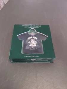 Disney Clothiers LE spilla DEAD MEN TELL NO TALES Pirati Caraibi in scatola 2007 - Foto 1 di 3
