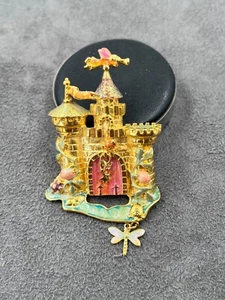 Kirks Folly vintage gold plated and enamel castle brooch - Imagen 1 de 4