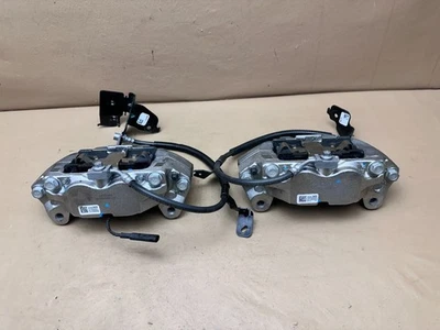 New 2021 - 2025 Escalade Yukon Tahoe Suburban Front Caliper Set Pads RH LH OEM — 第 1/4 张图片