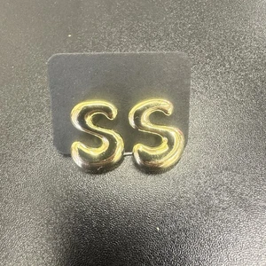 S Bubble Buchstaben Ohrstecker in Gold Strumpf Füller für Frauen kleines Geschenk - Bild 1 von 3