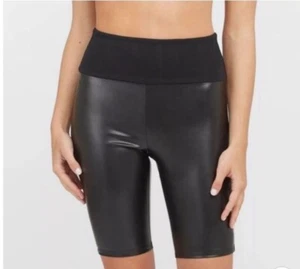 Pantaloncini da bici donna nuovi con etichette Assets by SPANX modellanti in ecopelle - neri taglia large - Foto 1 di 3