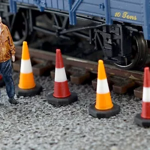 Model Railway Traffic Cones - OO Gauge Bollards (x6) - 1:76 Hornby Scale Scenery - Picture 1 of 13