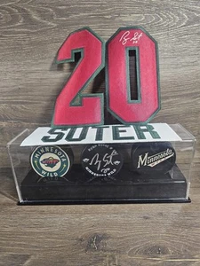 Minnesota Wild Ryan Suter Autografiado Puck Exhibición Con Parches de Jersey - Imagen 1 de 6