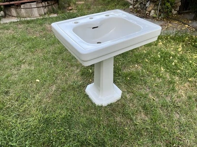 1930s Antique Porcelain Pedestal Sink Art Deco American Standard. Good Condition - Image 1 of 4