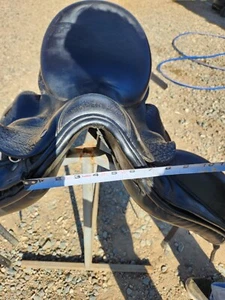 Custom Saddlery - 17.5 Dressage Saddle Advantage, black, - Picture 1 of 7