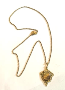 Vintage Kamee 1926 Marke Halskette 23" lang goldfarben schöne Form - Bild 1 von 4