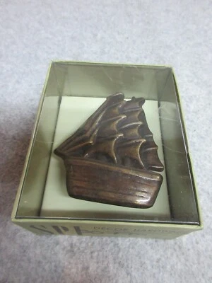 ENVÍO GOLETA DE VELA TIMBRE Oculto Decorativo Latón Sólido SPI Nuevo En BoX Foto 1 de 3