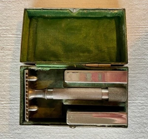 Gillette Old Type Pocket Edition Safety Razor in Metal Box - Picture 1 of 4