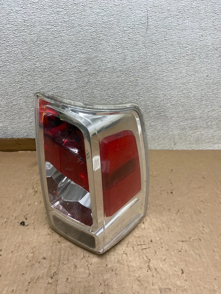 2006 2009 Mitsubishi Raider Right Passenger RH Tail Light U8726 DW - Image 1 of 4