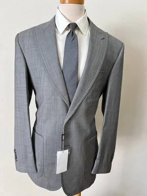 Terno de lã Cerruti pele de tubarão cinza claro peito único - Imagem 1 de 4