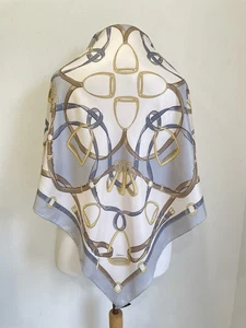 AS8#Codello 100% Seide Reitschal Tuch Halstuch grau gold Steigbügel Trense Print - Bild 1 von 7