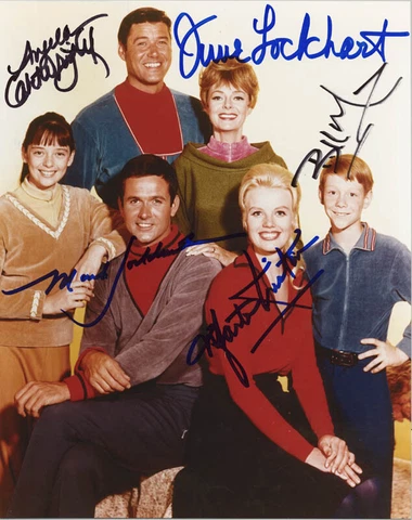 LOST IN SPACE TV CAST - AUTOGRAPHED SIGNED PHOTOGRAPH WITH CO-SIGNERS Cover