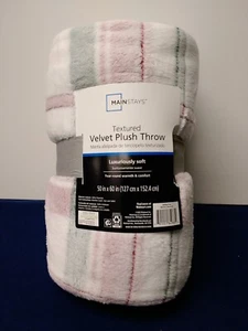 Mainstays Textured Velvet Plush Throw White/Holiday Plaid Luxuriously Soft 50X60 - Picture 1 of 8