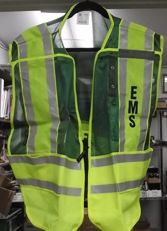 Smith & Wesson SVSW026 EMS Safety Vest Class 2 - Image 1 of 2