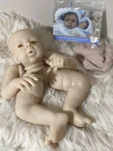 Autentico ~ "Dominic Rafael" ~Laura Tuzio Ross ~Reborn *kit bianco* con corpo ~SUOLA - Foto 1 di 10
