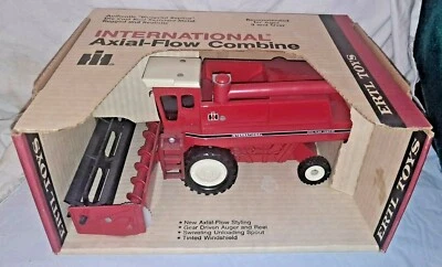 Ertl Toys International Harvester IH Axial Flow Combine #413 1/32 Diecast w/Box - Image 1 of 4
