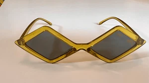 Gafas de sol amarillas puntiagudas con forma de diamante geométricas de moda moderna para mujeres - Imagen 1 de 8