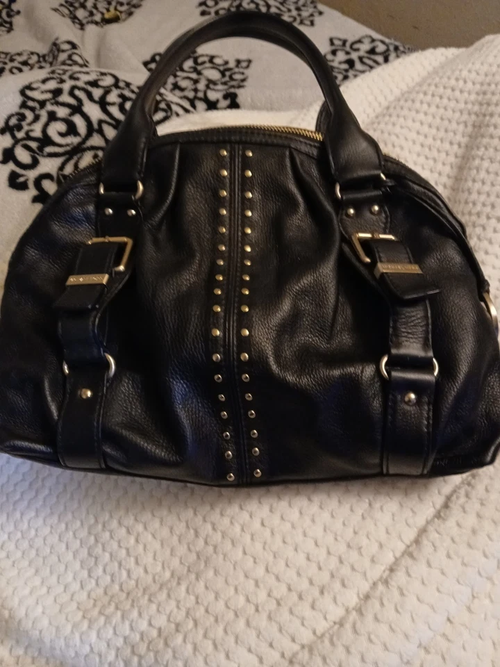 Bolso de Mano Michael Kors Cuero Negro Cartera Acentos Dorados Tachonado Cierre de Cremallera Foto 1 de 4