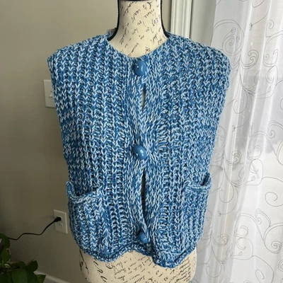 Chaleco Suéter Zara Grueso Tejido Botón Frontal Mujer’s Pequeño Azul Bolsillos Recortado Foto 1 de 4
