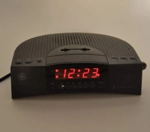 GE Alarm Clock Radio 7-4821A Alarm Wake - Picture 1 of 17