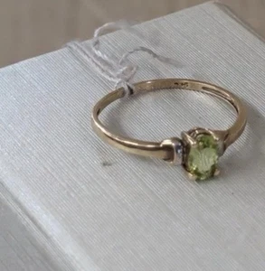 9 carat Yellow Gold Peridot Ring Size O - 1.0 - Picture 1 of 4