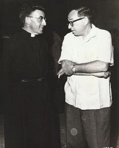 HEAVENS ABOVE PETER SELLERS ORIGINAL BEHIND THE SCENES STUDIO PHOTOGRAPH 1963 - Picture 1 of 1