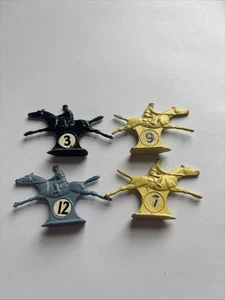 Vier Spielmarken für Pferde aus Metall. - Bild 1 von 2