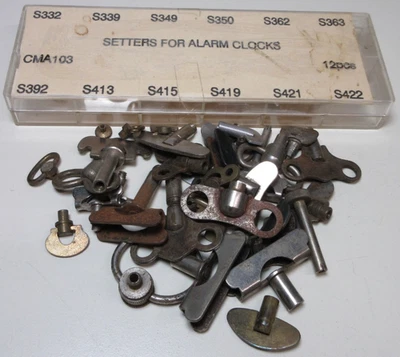 LOT OF VINTAGE MODERN CLOCK WINDING KEYS CLOCKMAKER REPAIR PARTS ALARM CLOCK #30 - Image 1 of 4