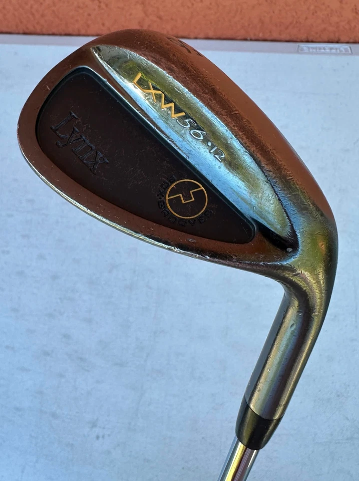 Ranhuras de caixa Lynx LXW 56*-12 SAND WEDGE. Destro. Steel Dynamic Gold R200 - Imagem 1 de 4