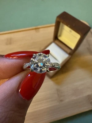 Brilliant Earth Engagement Ring 18k White Gold One Lady’s Ring Size 5 - Image 1 of 4