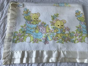 Manta de bebé vintage Nitey Nite satinada borde sedoso ribete osos de peluche y bloques - Imagen 1 de 16