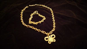 süßer silberfarbener/Strass Schmetterling Halsreif Halskette und passendes Kettenarmband - Bild 1 von 2