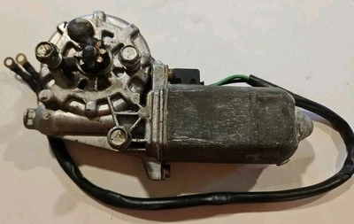 ДВИГАТЕЛЬ ПРАВОГО СТЕКЛОПОДЪЕМНИКА MERCEDES BENZ R107 450SL 380SL  - Изображение 1 из 2