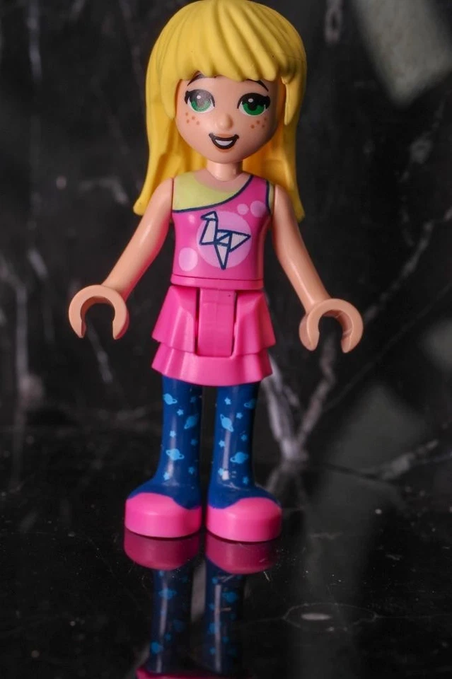 Lego Minifigure- Friends Minifigure - Emma - Minidoll 41691 BLOND HAIR - Image 1 of 1